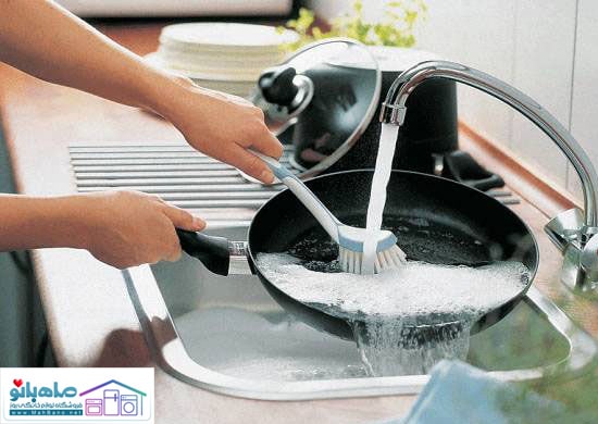 تمیز کردن غذای روی قابلمه